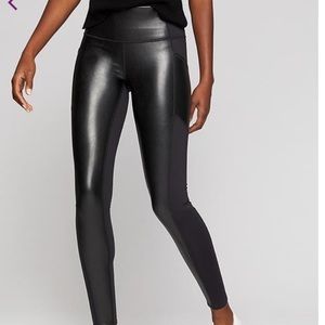 brand new Athleta gleam chat to town tights!